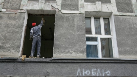 Десятки домов в столице разрушаются, у местных властей нет денег на ремонт зданий.
