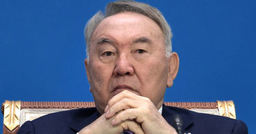 Парламент Казахстана лишил Назарбаева пожизненного председательства в СБ.