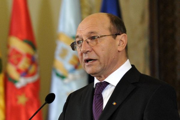 Об этих вариантах развития событий Бэсеску проинформировал зарубежных политических лидеров.