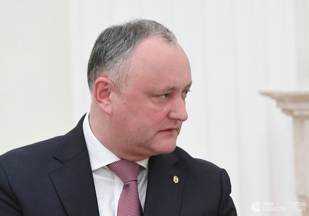 Додон отказался отзывать посла из России.