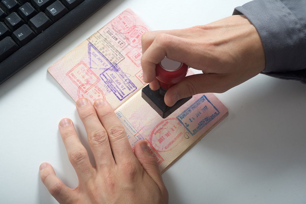 Guvernul Canadei intenționează să elimine regimul de vize pentru toți cetățenii români din decembrie 2017. 