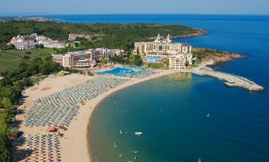 Numărul turiştilor moldoveni pe litoralul românesc este incomensurabil cu datele faţă de anul trecut, informează agenţiile de turism din România.