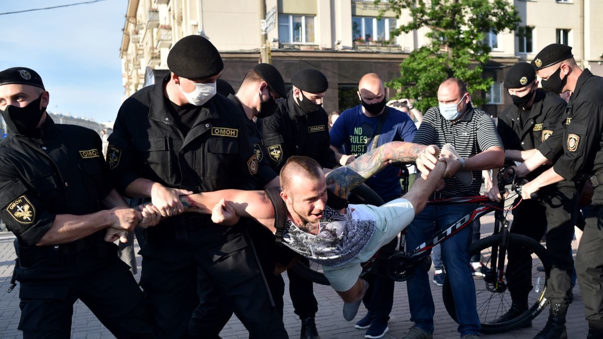 В Белоруссии на акциях протеста задержано более 360 человек.