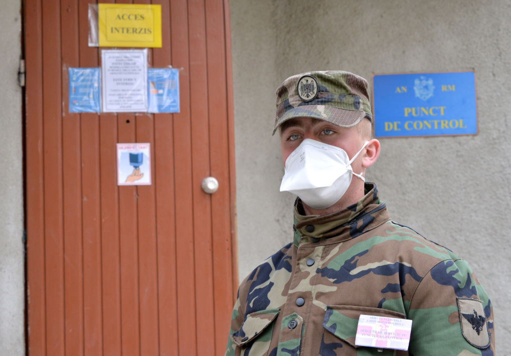 Минобороны успокаивает взволнованных родителей солдат-срочников.
