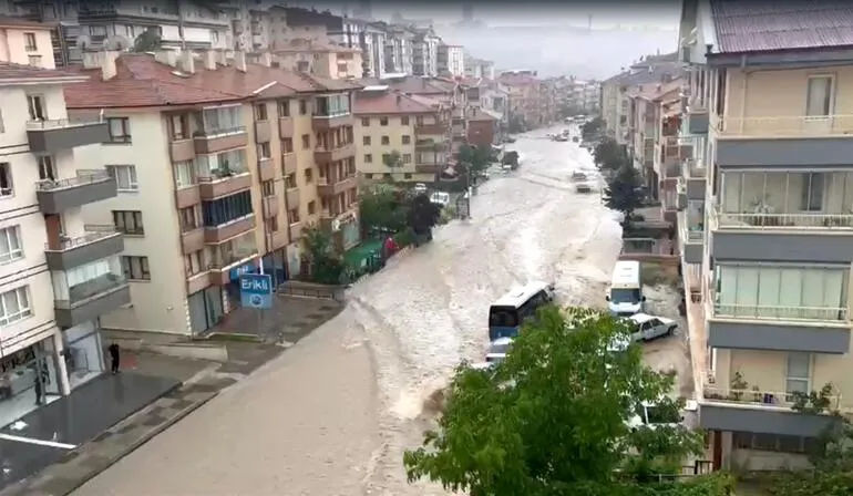 Анкара ушла под воду из-за ливня.
