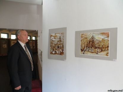 Juriul, format din artiști plastici din Bulgaria, a acordat 12 medalii de aur, 24 de argint, 36 de bronz și 50 de mențiuni speciale.