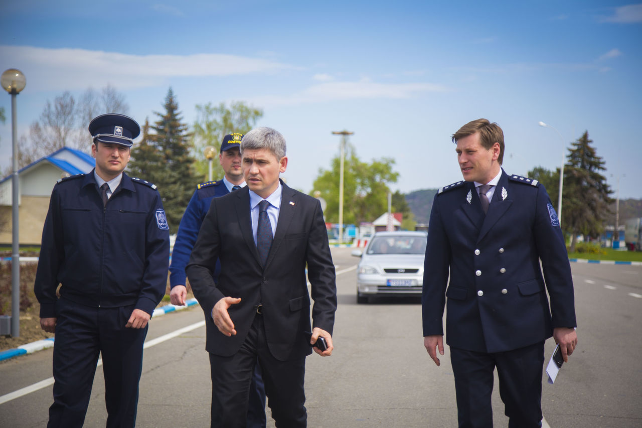 Ministrul Afacerilor Interne, Alexandru Jizdan, aflat într-o vizită la punctul de trecere ”Leușeni”.