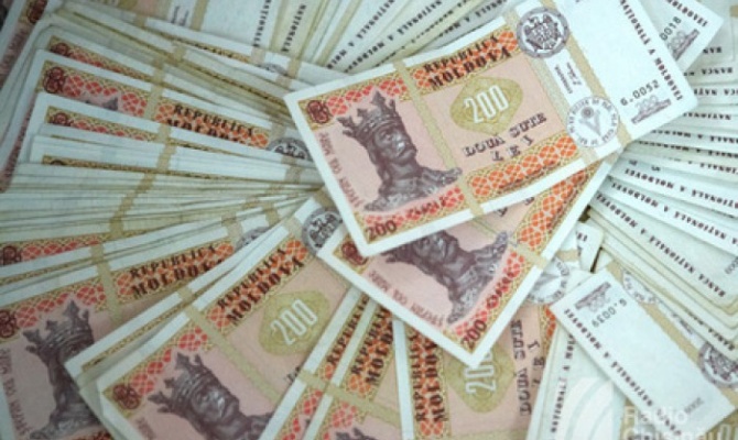 Если в прошлом году девальвация составила 15 банов, то в январе 2015 г. лей подешевел сразу на 40 банов. Фото: forum.md