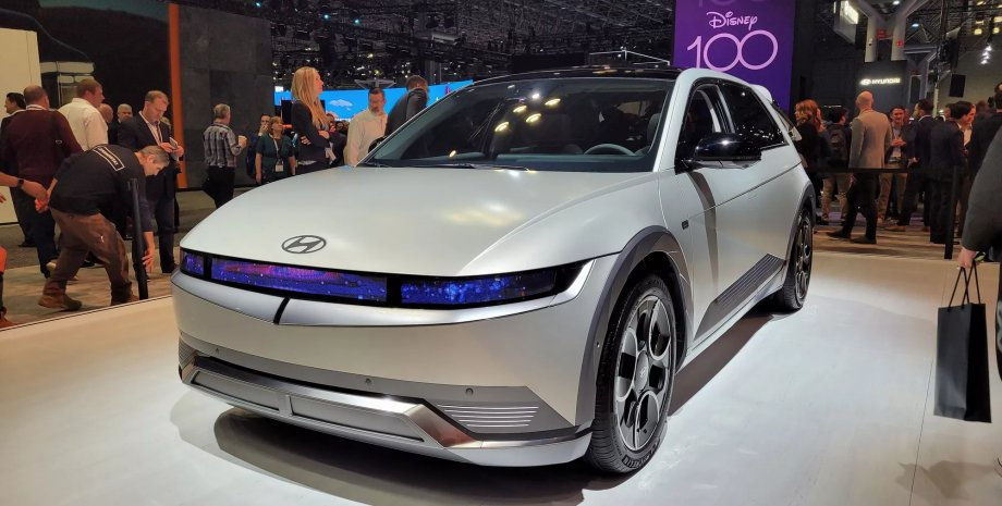 Hyundai представил уникальный электромобиль с экранами вместо фар.