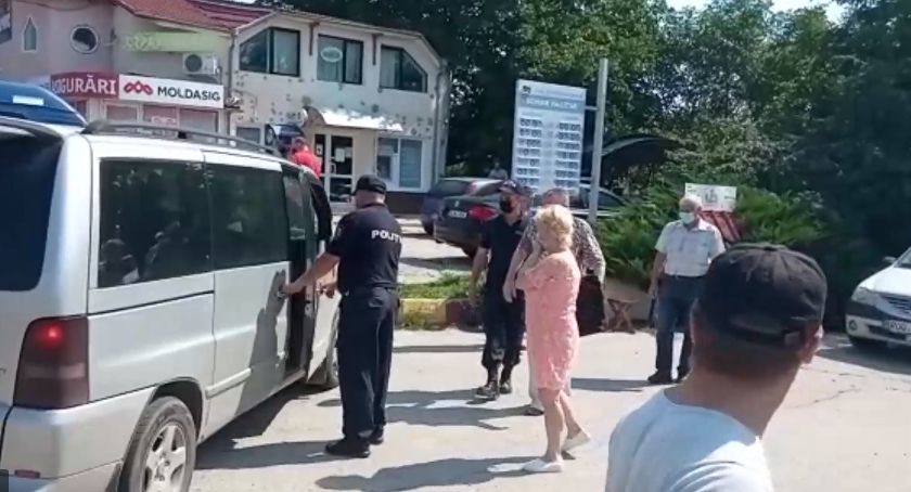 В Варнице женщина потеряла сознание возле участка для голосования.