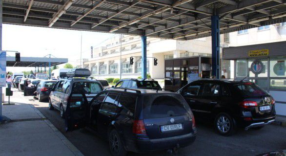 Asaltul refugiaţilor asupra Europei de Vest a deschis de mai multă vreme problema restabilirii controlului la graniţe în interiorul spaţiului Schengen, dar tema s-a acutizat după declanşarea atacului terorist din Paris, urmat de alte ameninţări.