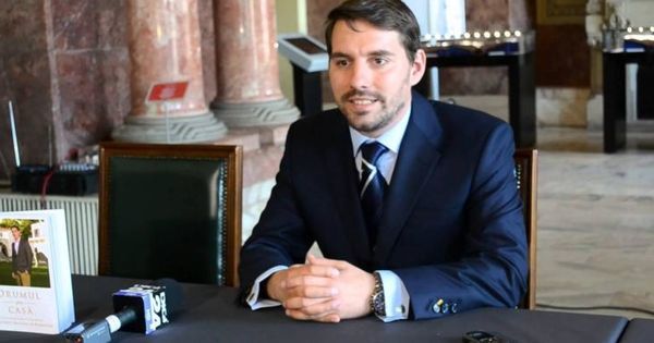В Румынии внука покойного короля лишили прав за превышение скорости.