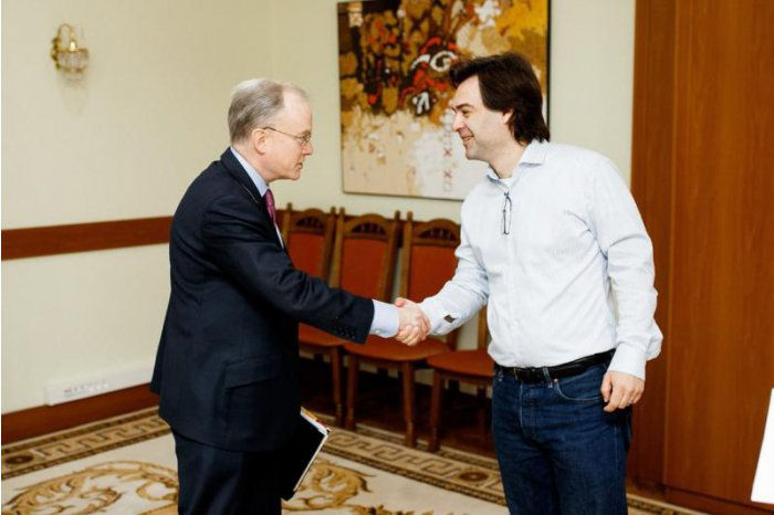 Нику Попеску встретился с руководителем службы коммуникаций британского правительства.