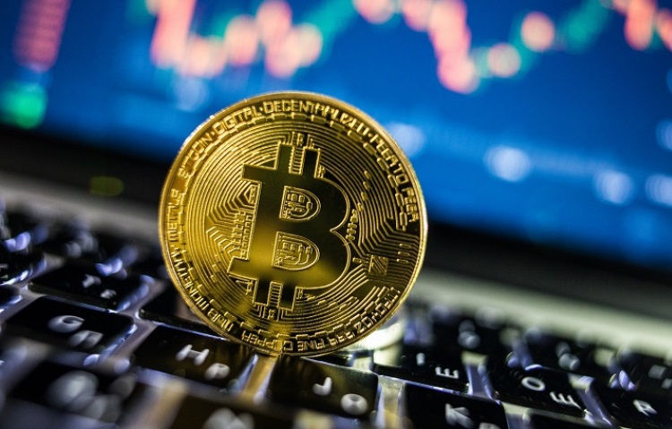 Биткойн торгуется близко к рекорду благодаря новым инвесторам.