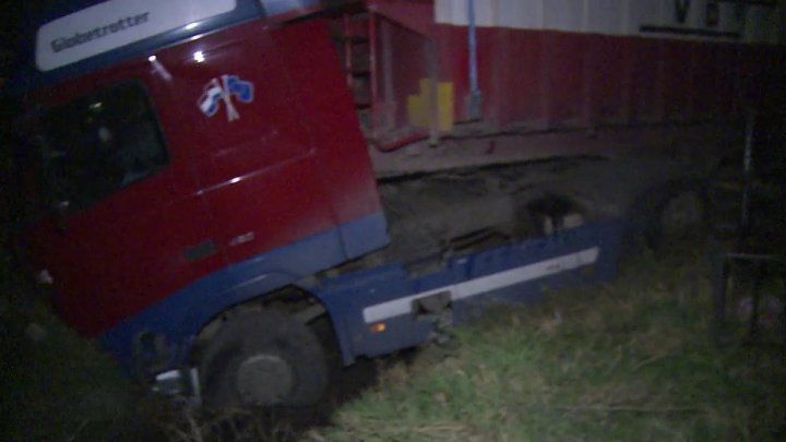 Виновнику аварии грозит полторы тысячи леев штрафа и шесть штрафных пунктов. 