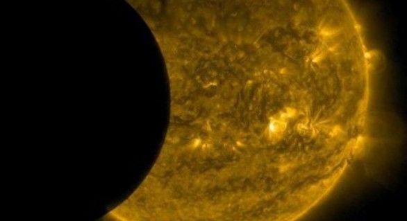 Prima eclipsă a anului 2016 are loc la 9 martie și este una de Soare, vizibilă de pe Terra ca o eclipsă totală, dar și parțială.