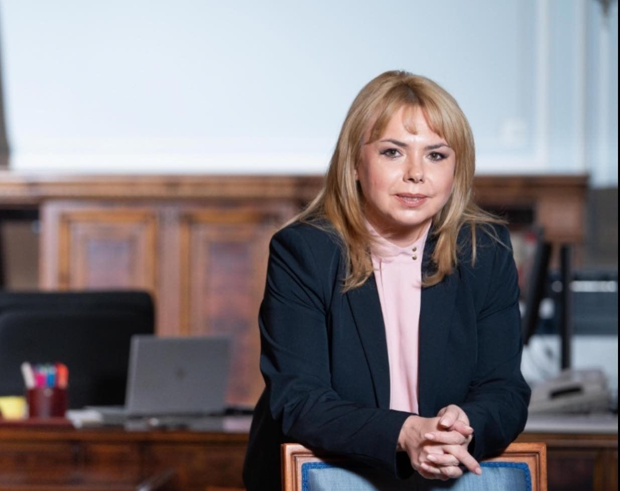 Anca Dragu s-a întors în România și urmează să se întâlnească cu Nicușor Dan.
