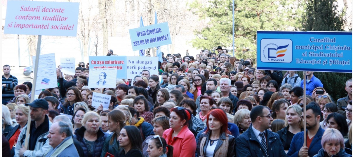 Педагоги вновь выходят на протест. Фото: independent.md