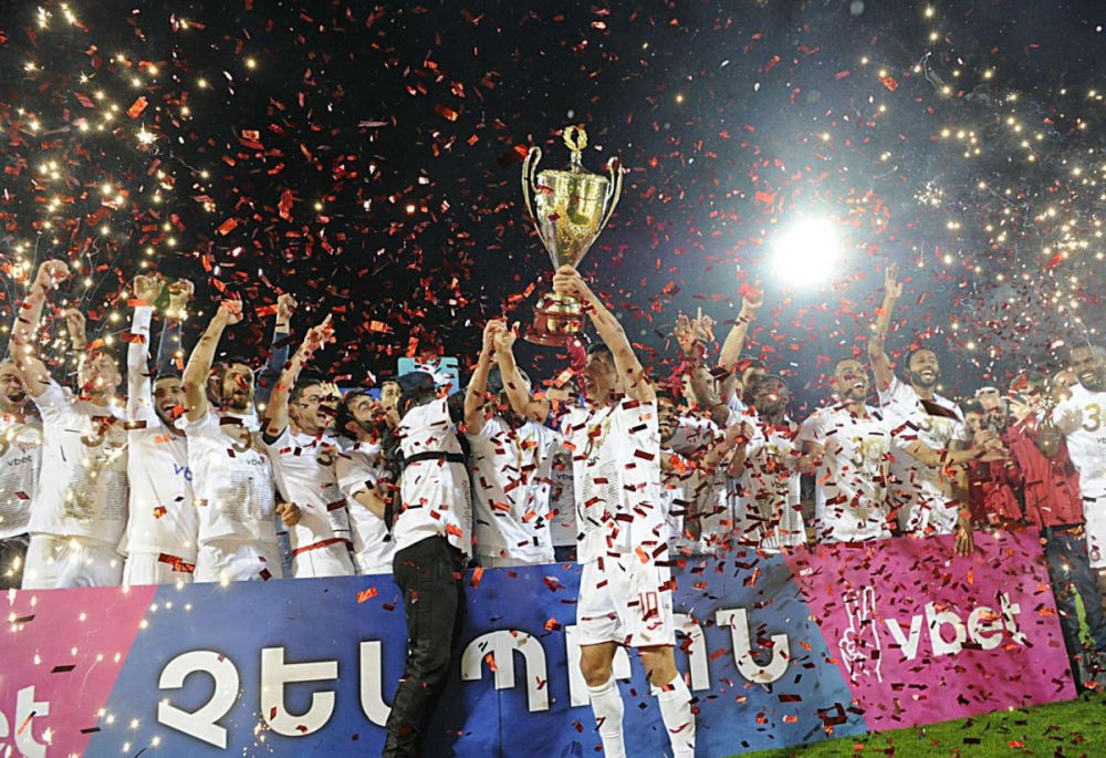Футболист Евгений Кочук стал чемпионом Армении.