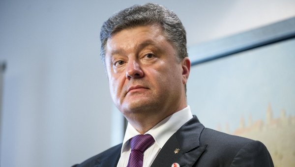 Порошенко сказал, что он молится каждый день и придерживается всех постов.