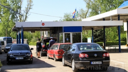 Riscurile de acțiuni cu caracter terorist persistă, iar situația de securitate rămâne precară.