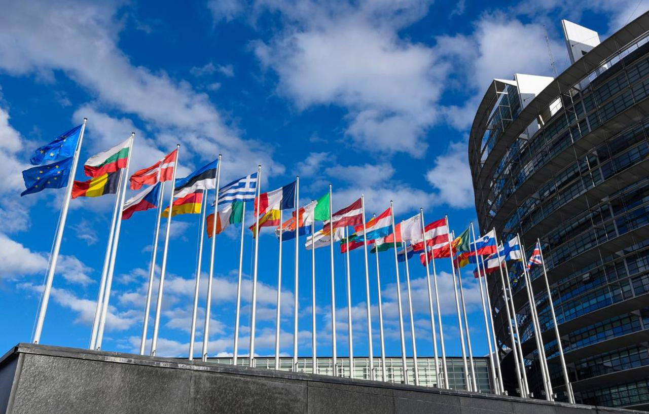 Parlamentul European a aprobat noi reguli privind investițiile străine în sectoarele strategice.