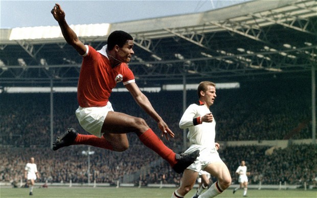 Eusebio da Silva Ferreira, 71 de ani, a murit în această dimineaţă, la 5:30, după ce a suferit un stop cardiorespirator.