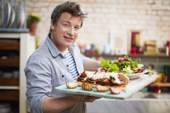 Jamie Oliver va închide 12 din cele 37 de restaurante pe care le are în Marea Britanie.