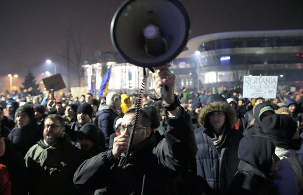 Румынская оппозиция намерена инициировать вотум недоверия правительству.