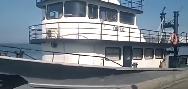 В Сети появилось видео с задержанного Украиной российского судна.