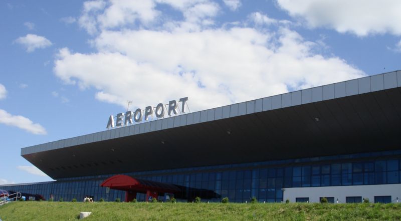 Ceaţa densă din această dimineaţă a creat probleme şi la Aeroportul Internaţional Chişinău.