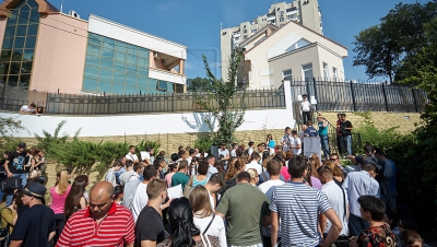 Молдавские выпускники, которым не удалось поступить этим летом в румынские вузы, получат еще один шанс.
