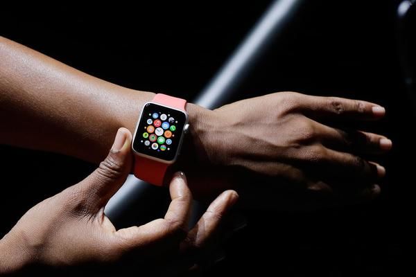 Apple разрабатывает умные часы с встроенной функцией отслеживания сна пользователя.