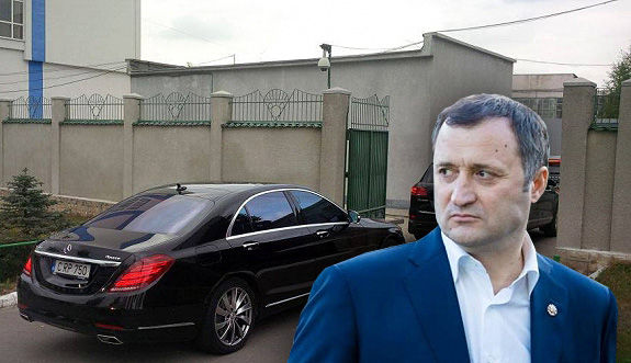 In garajul CNA au ajuns masini ce ar apartine lui Vlad Filat. Colaj: point.md