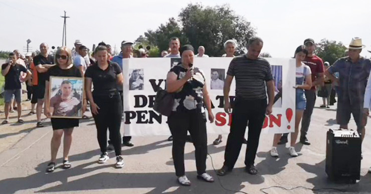 В селе Елизавета состоялся протест из-за освобождения карабинера, обвиненного в убийстве.