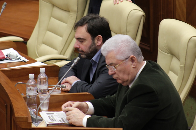 Liderul comuniștilor, din nou a provocat emoții în rândurile deputaților cu mesajul său de la tribuna central, anunță Politik.md.