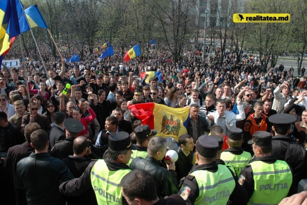"Oamenii vor ieşi în stradă pentru a proteja vectorul european. Este foarte clar", a subliniat Vadim Pistrinciuc.
