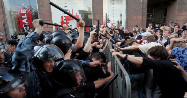 Макаревич написал песню о силовом разгоне протеста в Москве.