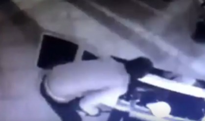 Полиция просит помощи в установлении личностей преступников. 