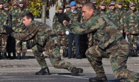 Soldaţii americani şi poliţiştii moldoveni îşi vor demonstra diferite tactici de atac şi apărare. Foto: trm.md
