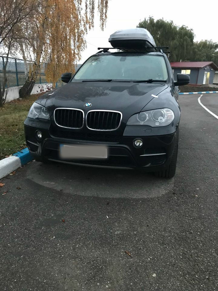 A rămas fără mașină. BMW-ul unui moldovean, reținut la frontieră