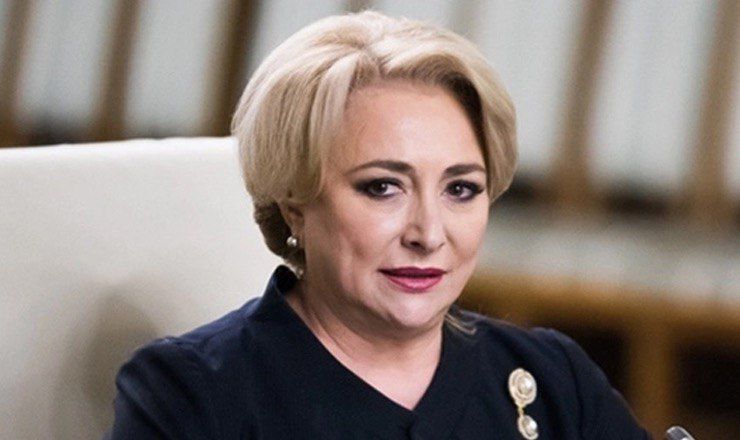Орбан обвиняет Дэнчилэ в государственной измене, узурпации государственной должности и злонамеренном представлении неточных данных.