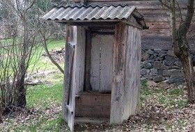 Un copil din Ialoveni a murit după ce a căzut în closetul din spatele casei. 