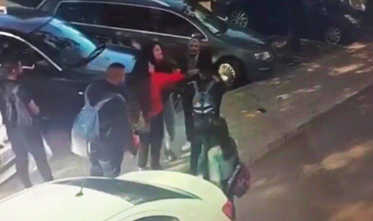 Бывшие студентки медуниверситета, напавшие на мать с ребенком, пропали.