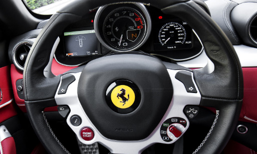 Ferrari анонсировала премьеру нового гибридного суперкара.