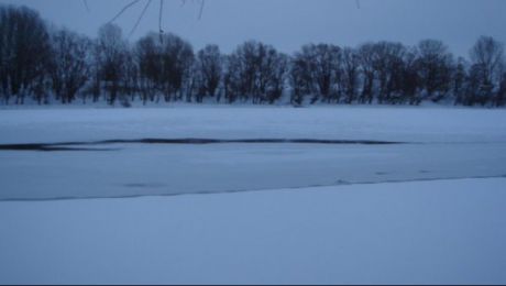 Это произошло по причине замерзания реки Днестр.