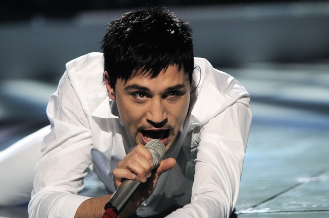 Dima Bilan sochează! După ce a fost acuzat de către rapper-ul Timati, că ar fi întrebuințat droguri, acum acesta se implică într-un proiect social anti-droguri.