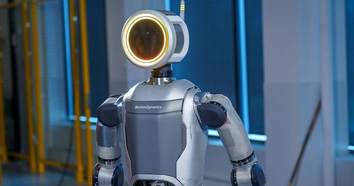Boston Dynamics a învățat noul robot Atlas să facă flotări.