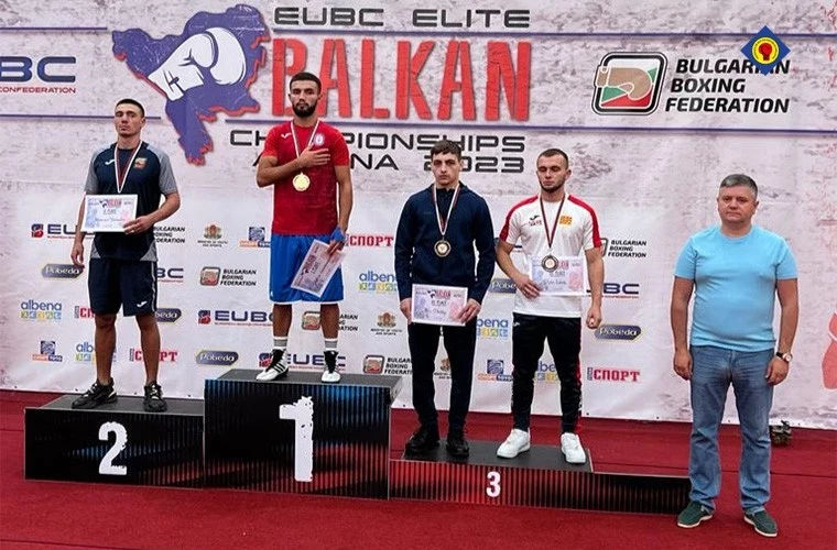 Боксер Штефан Возняковский выиграл чемпионат Балкан.