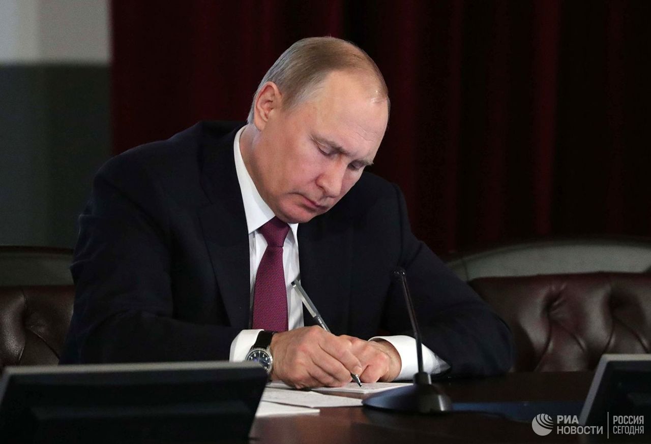 Путин подписал закон об устойчивом Рунете.